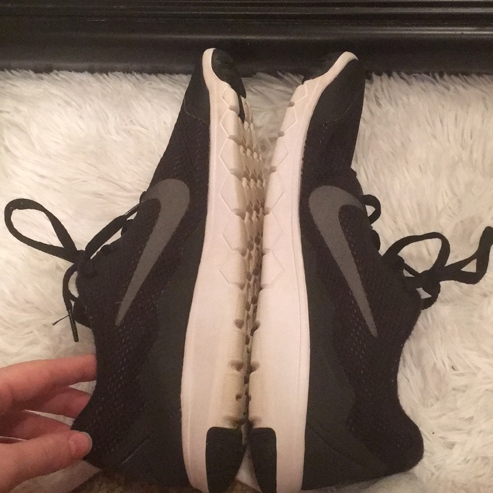 Nike - Picture 2 of 3